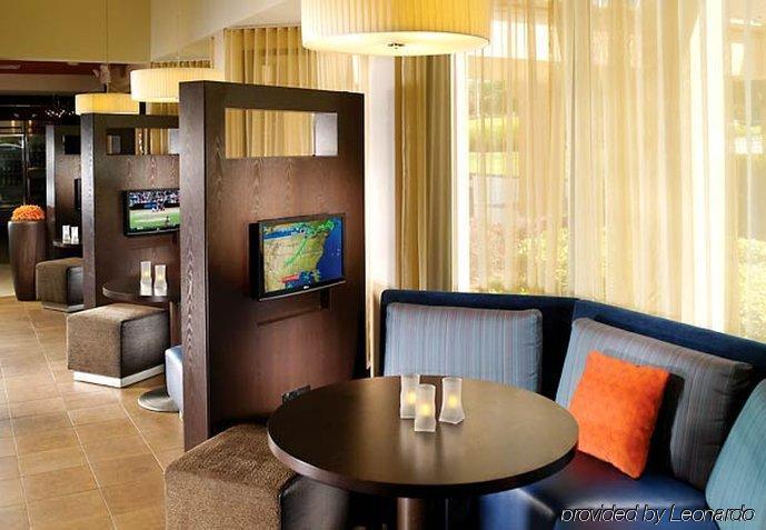 Courtyard By Marriott Downtown/capital Hotel