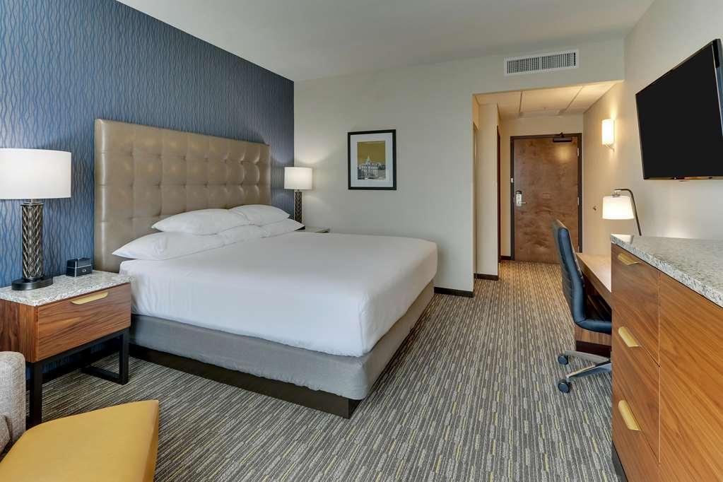 Drury Plaza Hotel *