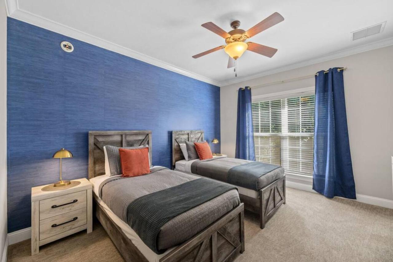 Serene Smart Home, Big Backyard, Family And Friends
