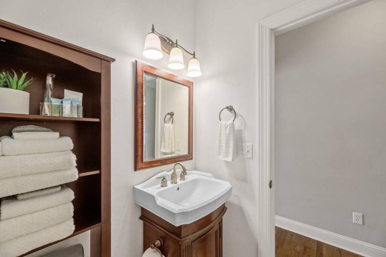 Serene Smart Home, Big Backyard, Family And Friends Holiday home Tallahassee