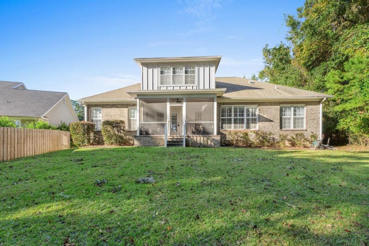 Serene Smart Home, Big Backyard, Family And Friends