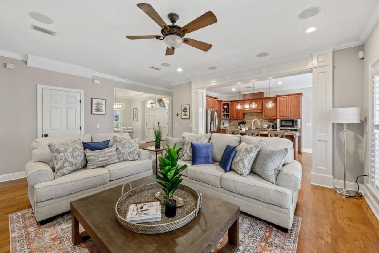 Serene Smart Home, Big Backyard, Family And Friends