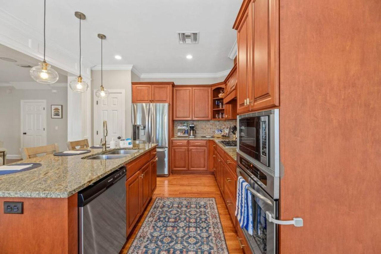 Serene Smart Home, Big Backyard, Family And Friends Holiday home Tallahassee
