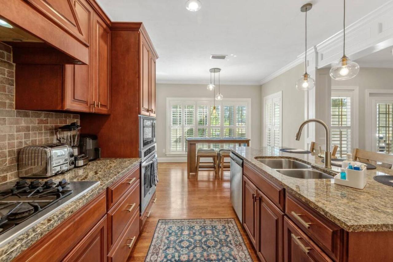 Serene Smart Home, Big Backyard, Family And Friends