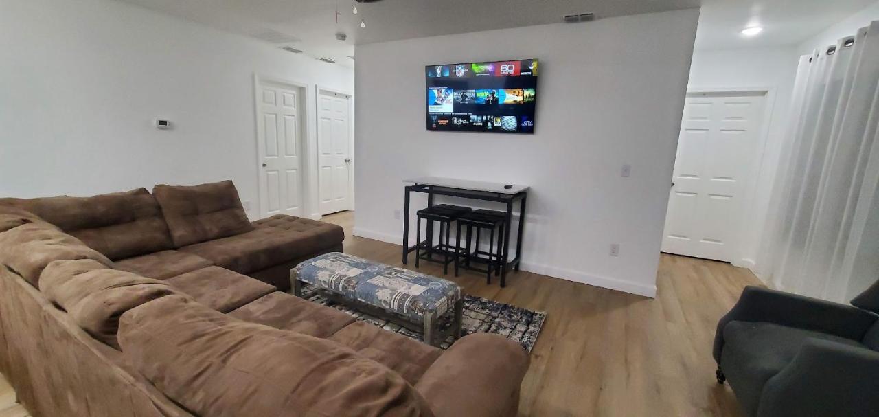 One Unit Of A Fully Renovated Duplex Near Fsu *
