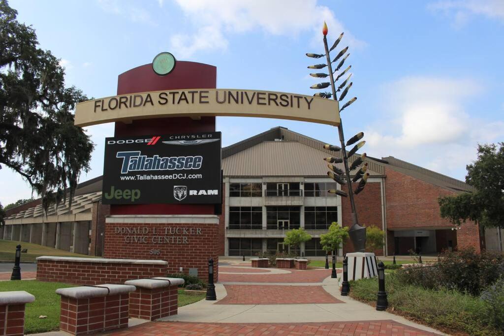 Fantastic Gem Minutes From Campus/stadium, Capitol Holiday home Tallahassee
