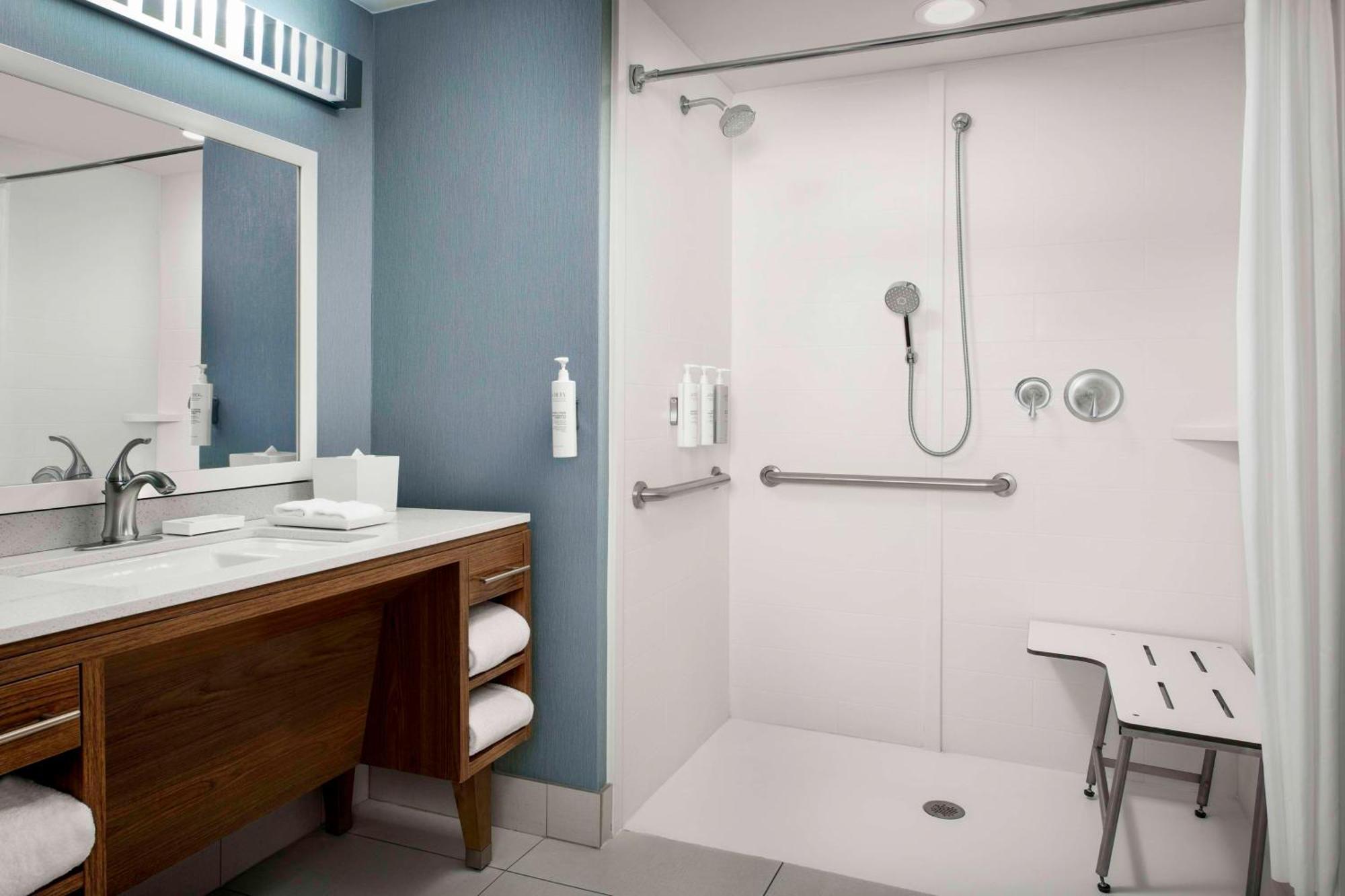 Home2 By Hilton State Capitol Hotel 3*