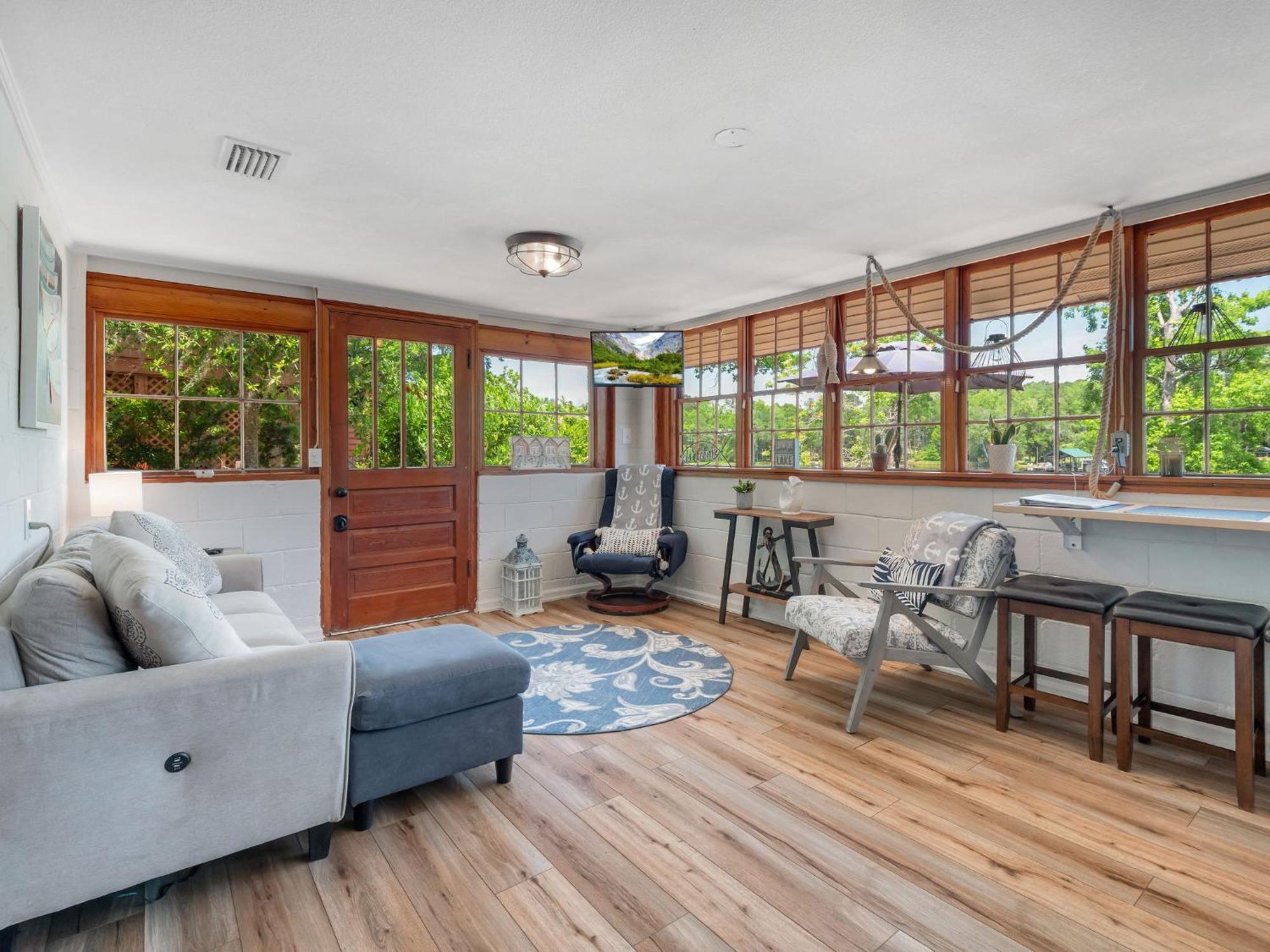 Holiday home Waterfront On Talquin - Near Fsu - Stunning Views - 2 Story Deck - Fire Pit - Fast 1000 Mbps Internet - 3 Min From Boat Ramp