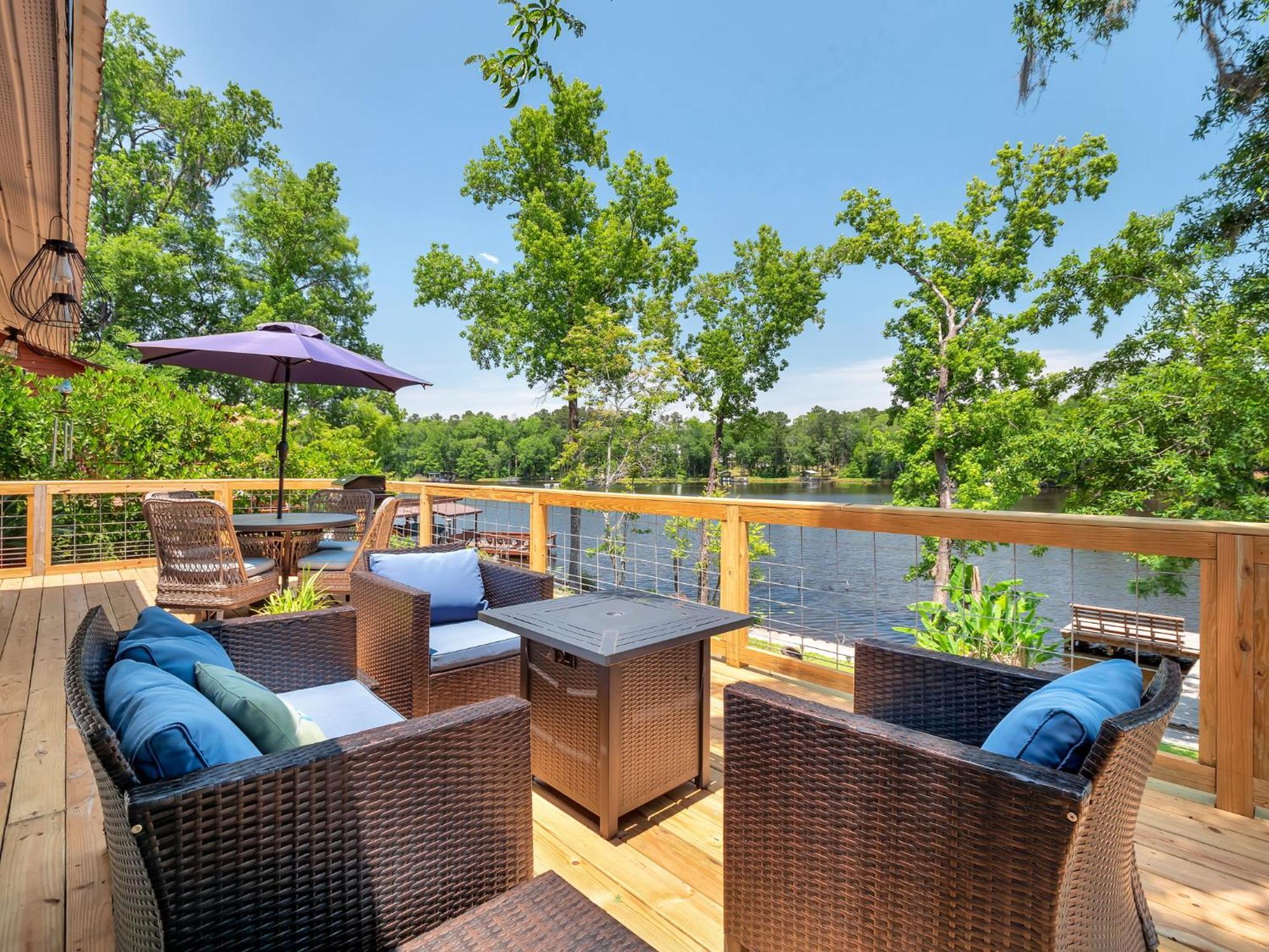 Waterfront On Talquin - Near Fsu - Stunning Views - 2 Story Deck - Fire Pit - Fast 1000 Mbps Internet - 3 Min From Boat Ramp *