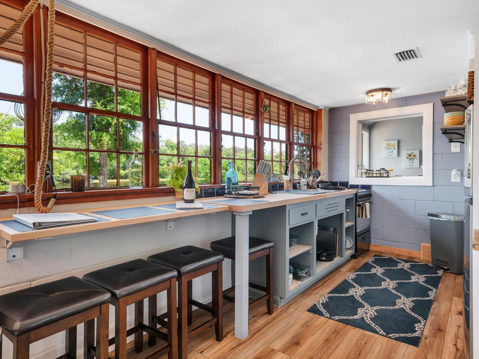 Waterfront On Talquin - Near Fsu - Stunning Views - 2 Story Deck - Fire Pit - Fast 1000 Mbps Internet - 3 Min From Boat Ramp *