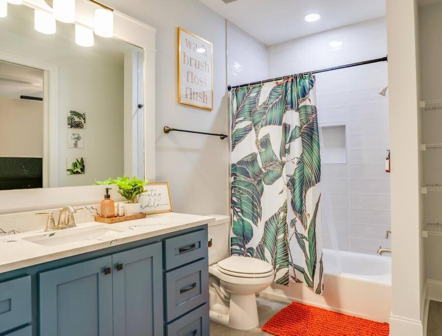 Holiday home Downtown Escape: Lakes & Parks - 20min To Airport *