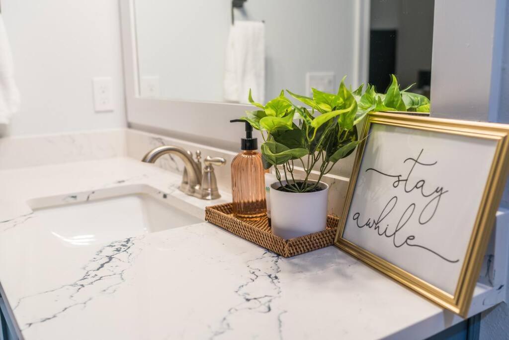 Holiday home Downtown Escape: Lakes & Parks - 20min To Airport *
