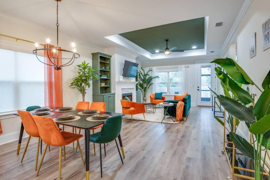 Holiday home Downtown Escape: Lakes & Parks - 20min To Airport