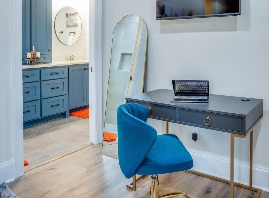 Downtown Escape: Lakes & Parks - 20min To Airport Holiday home