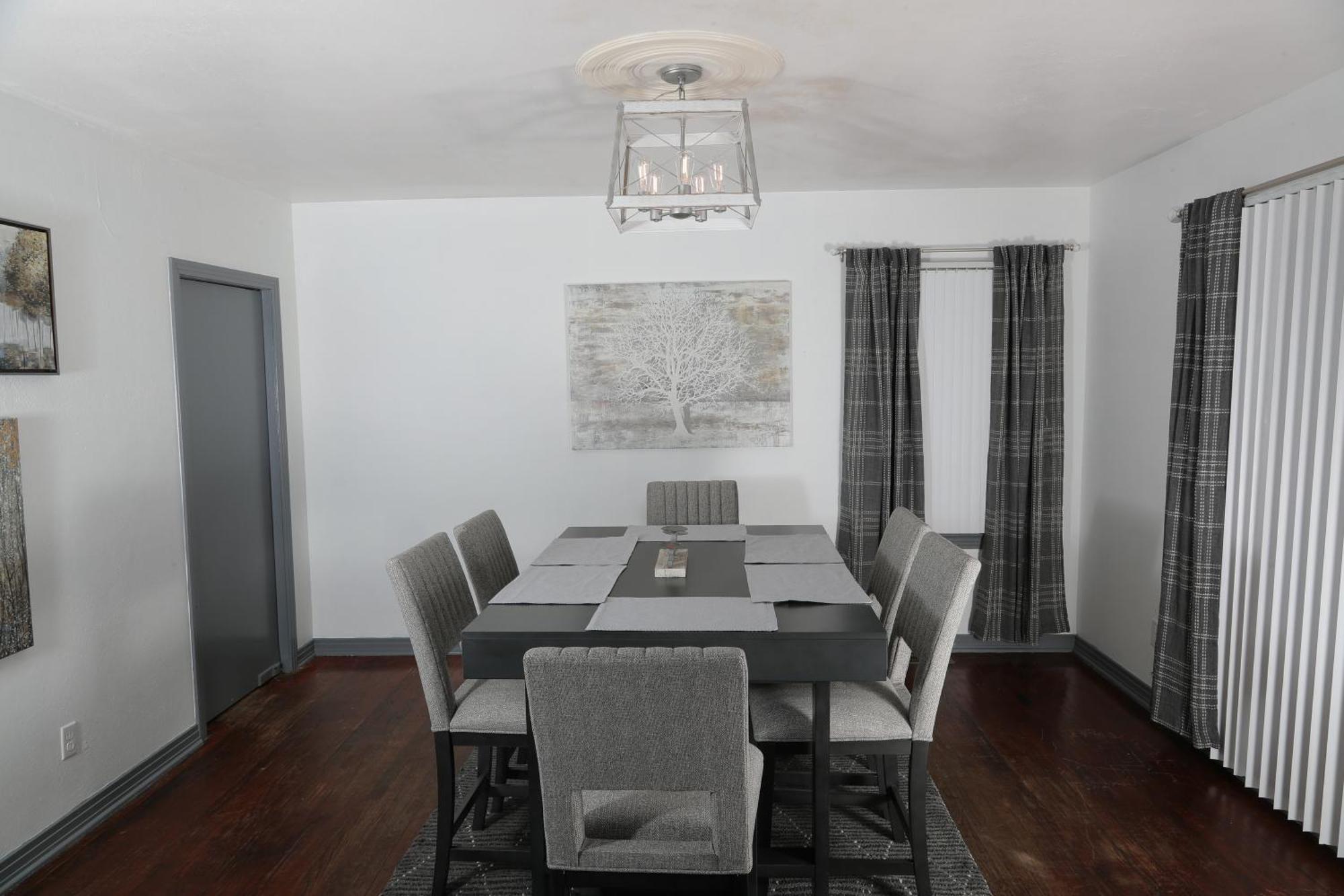 Fantastic Gem Minutes From Campus/stadium, Capitol Holiday home *