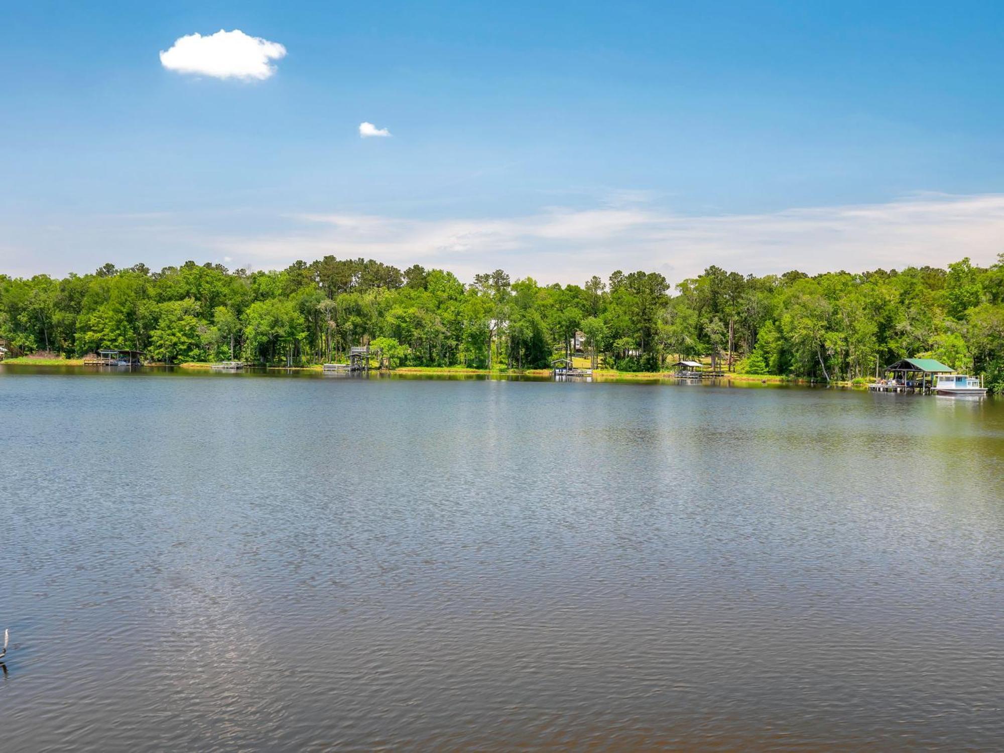 Waterfront On Talquin - Near Fsu - Stunning Views - 2 Story Deck - Fire Pit - Fast 1000 Mbps Internet - 3 Min From Boat Ramp Holiday home *