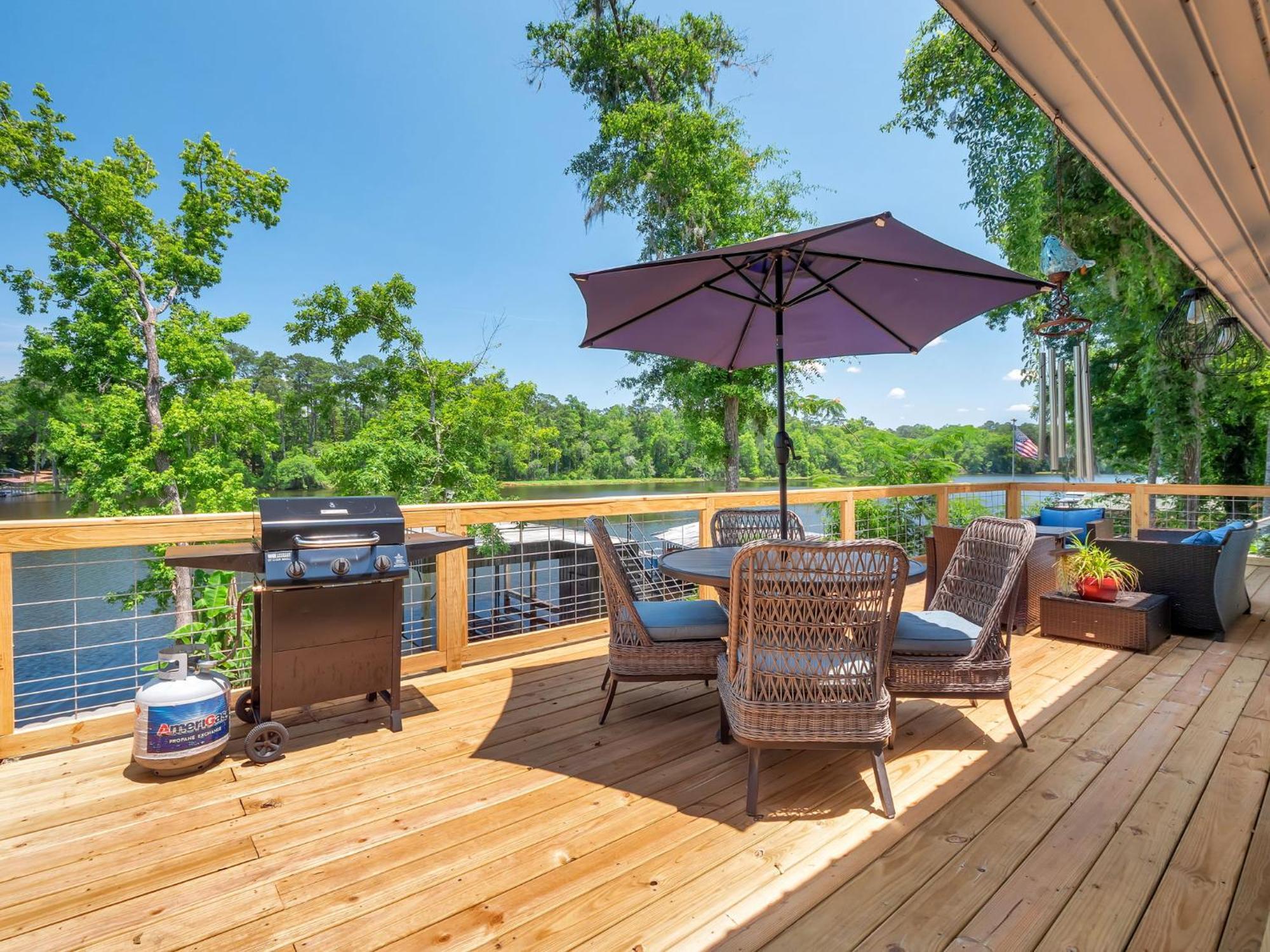 Waterfront On Talquin - Near Fsu - Stunning Views - 2 Story Deck - Fire Pit - Fast 1000 Mbps Internet - 3 Min From Boat Ramp *