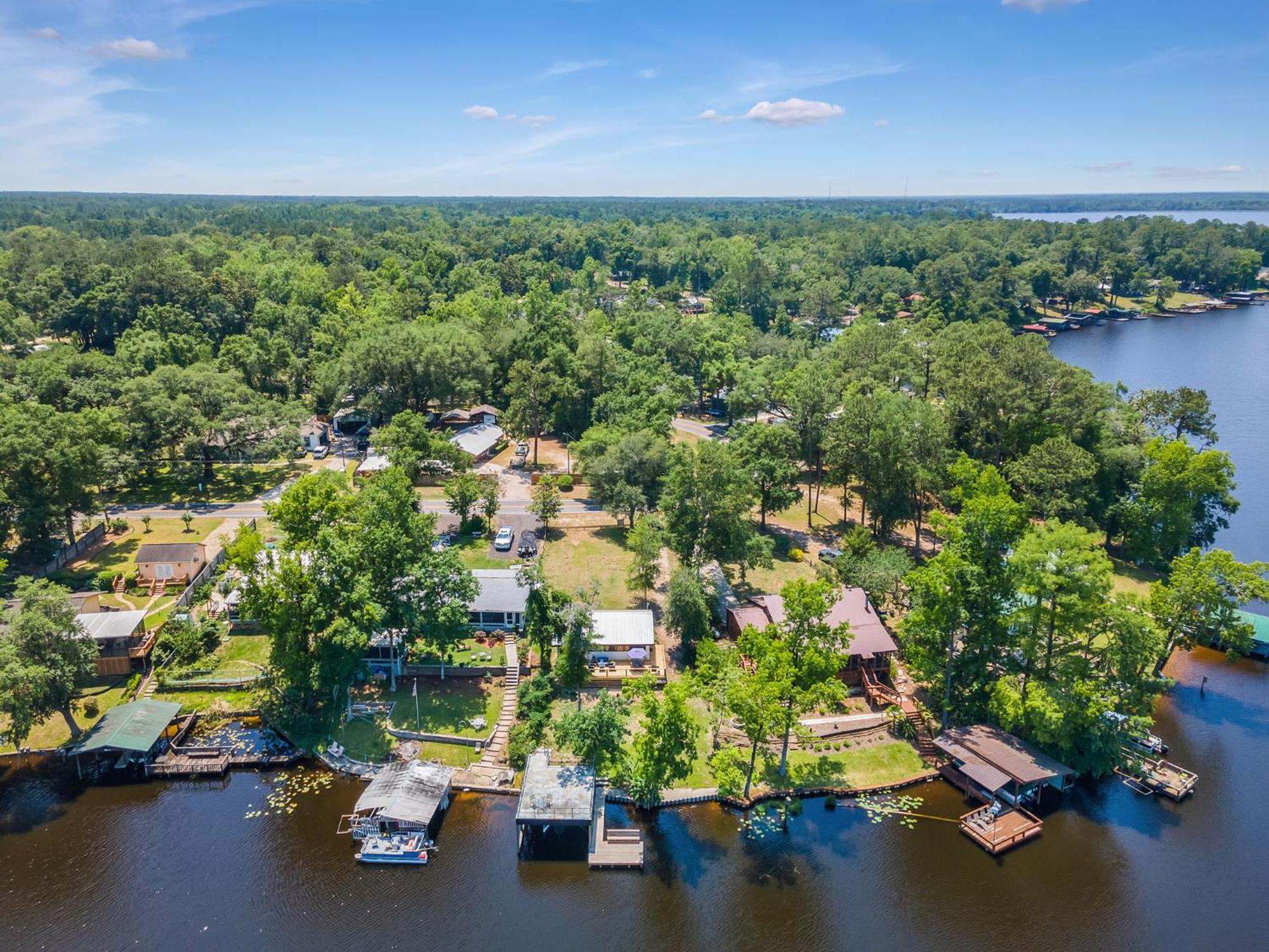 Waterfront On Talquin - Near Fsu - Stunning Views - 2 Story Deck - Fire Pit - Fast 1000 Mbps Internet - 3 Min From Boat Ramp Holiday home Tallahassee