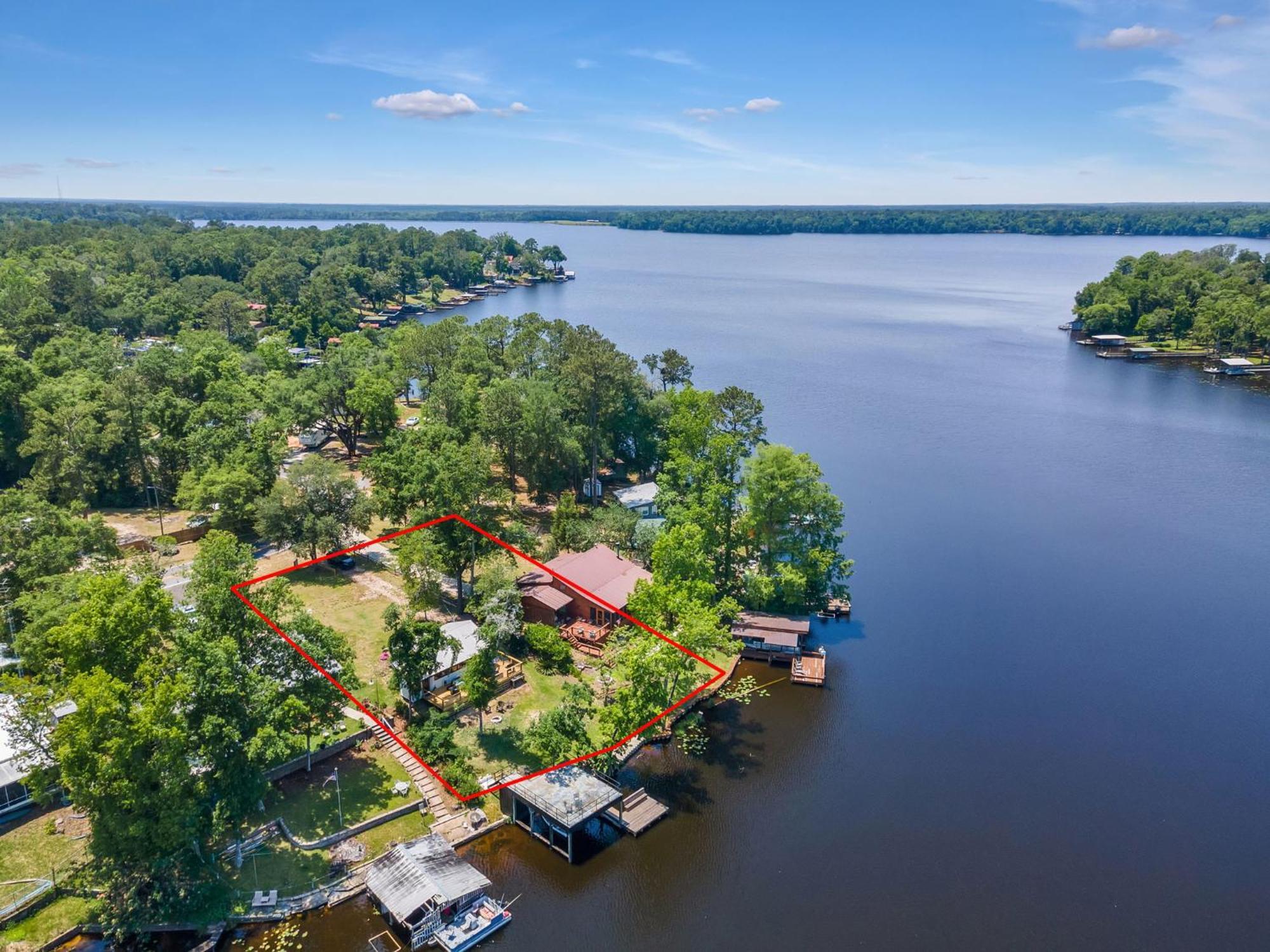 Waterfront On Talquin - Near Fsu - Stunning Views - 2 Story Deck - Fire Pit - Fast 1000 Mbps Internet - 3 Min From Boat Ramp Holiday home