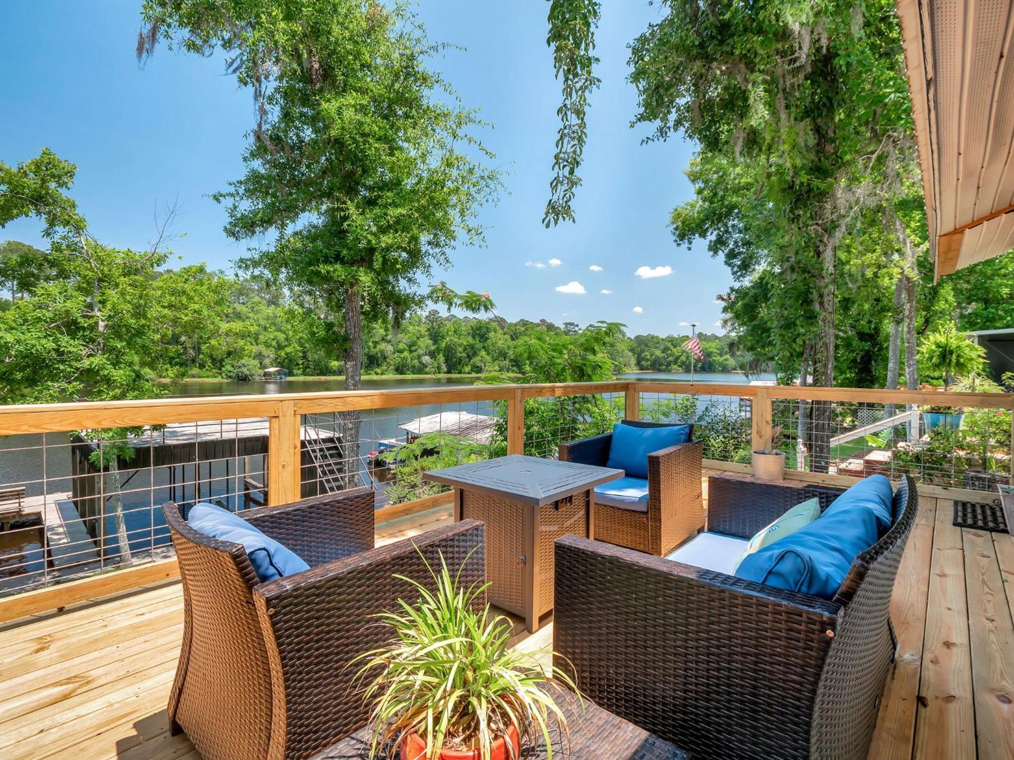 Waterfront On Talquin - Near Fsu - Stunning Views - 2 Story Deck - Fire Pit - Fast 1000 Mbps Internet - 3 Min From Boat Ramp Holiday home *