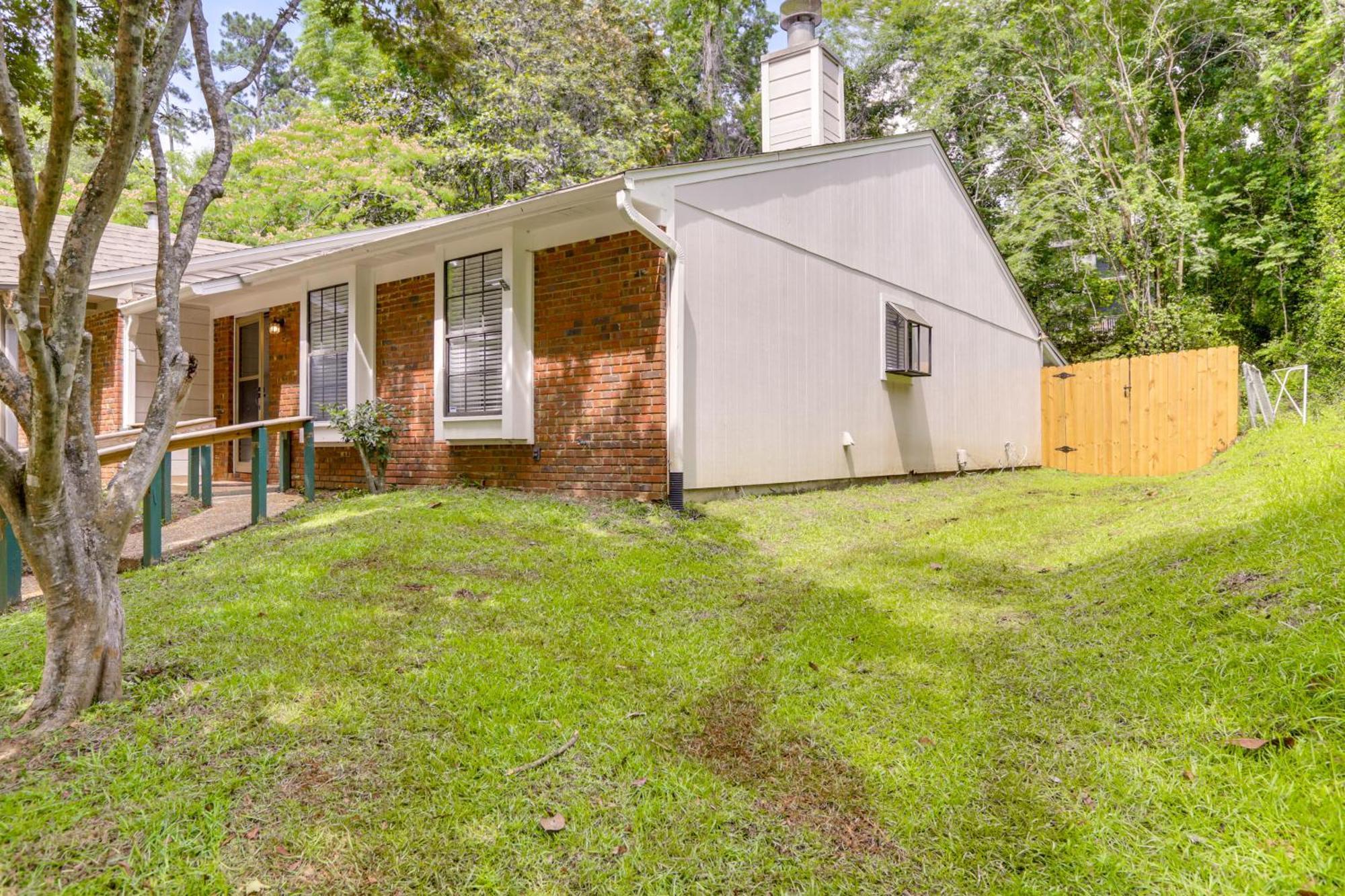 Holiday home Pet-friendly Near Downtown!