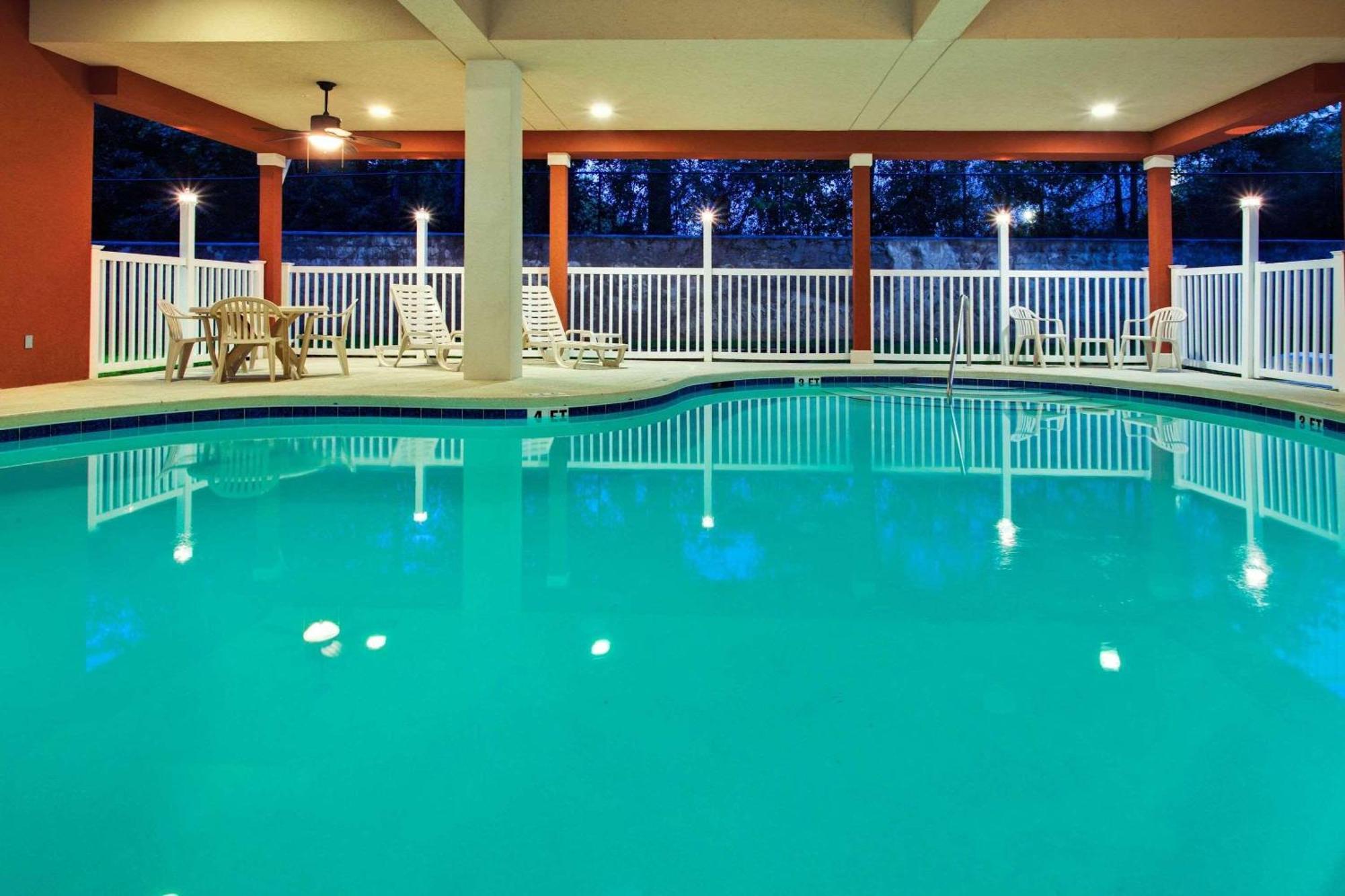 Country & By Radisson, Tallahassee-university Area, Fl Hotel