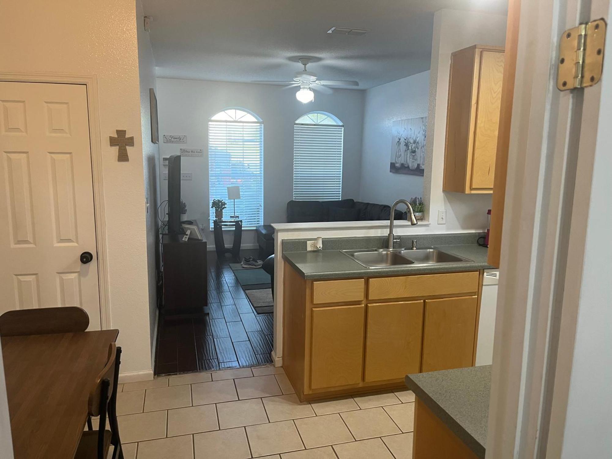 Apartment 3 Bed 3 Bath Townhome *