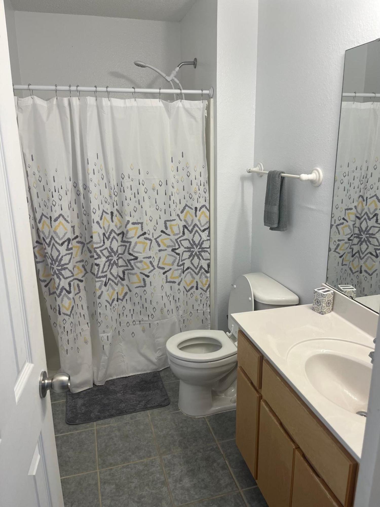 3 Bed 3 Bath Townhome Apartment *