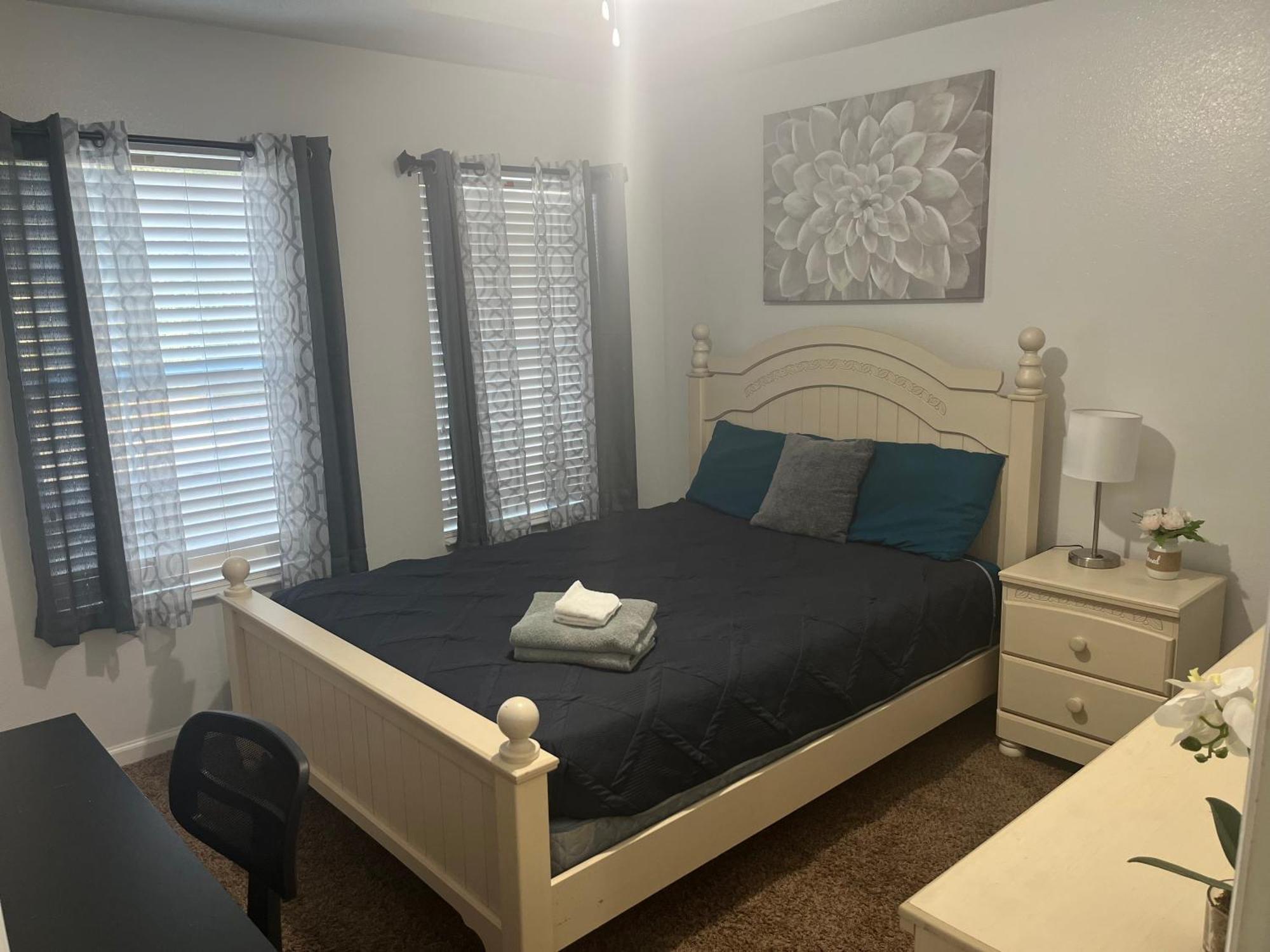 3 Bed 3 Bath Townhome Apartment *