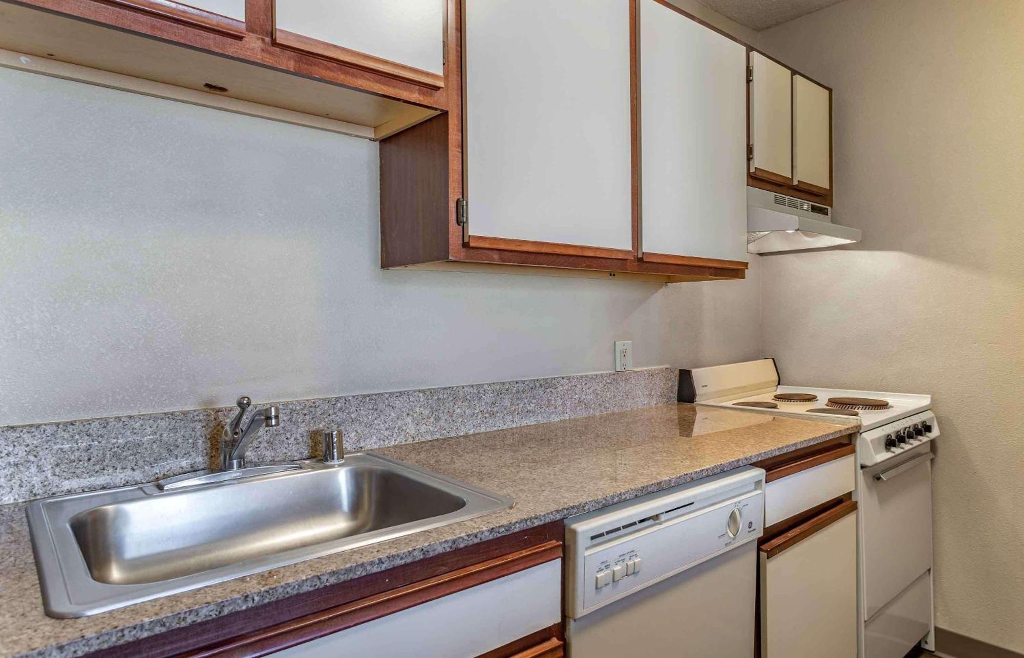 Extended America - - Killearn Hotel