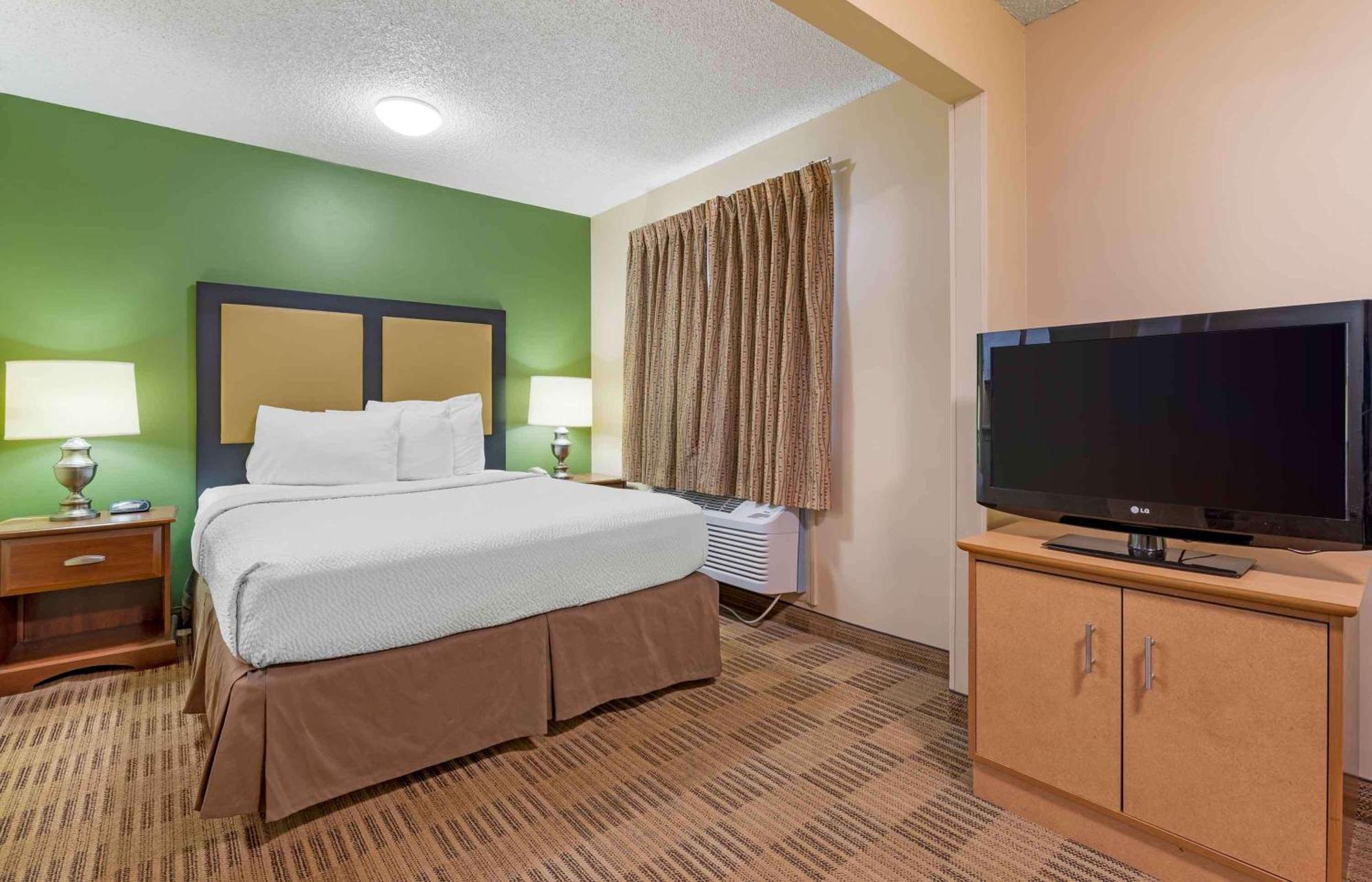 Extended America - - Killearn Hotel