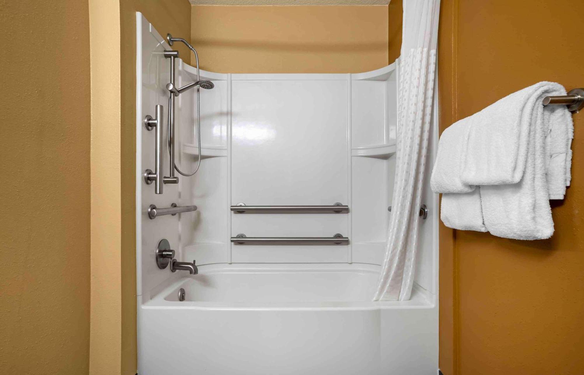 Hotel Extended America - - Killearn