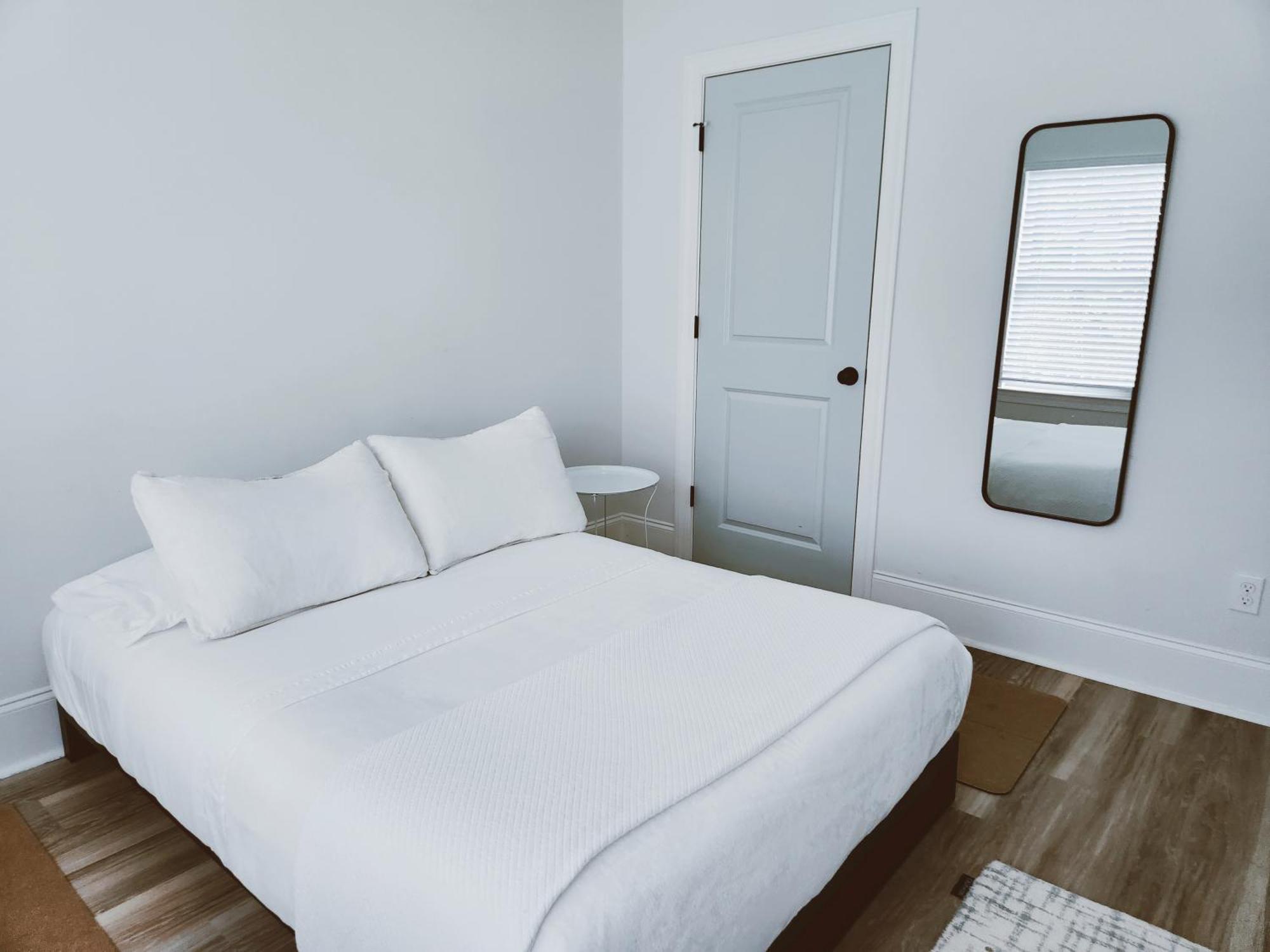Lovely Modern 2/2: Bright, Minimal, And Comfy Holiday home Tallahassee