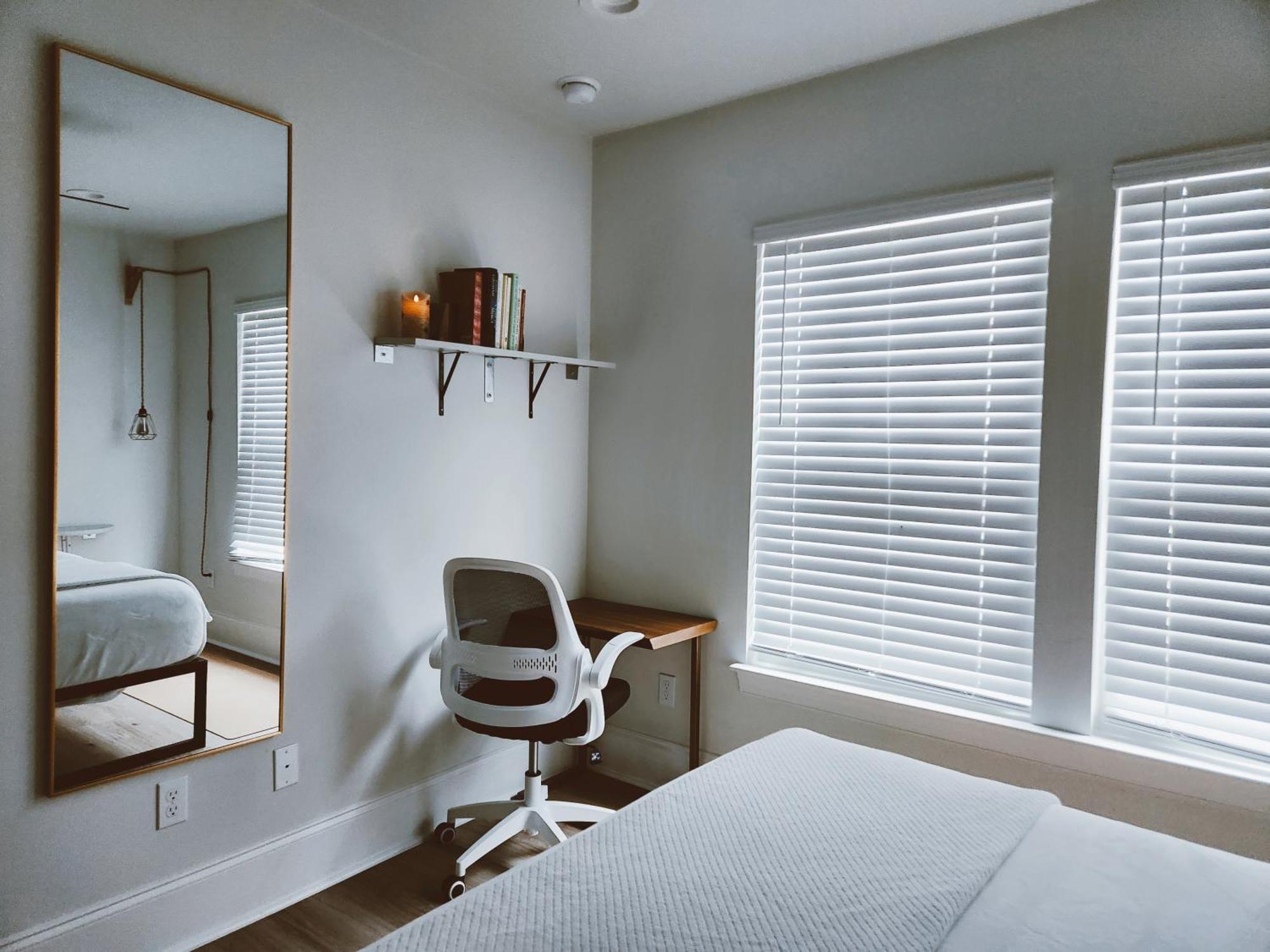 Lovely Modern 2/2: Bright, Minimal, And Comfy