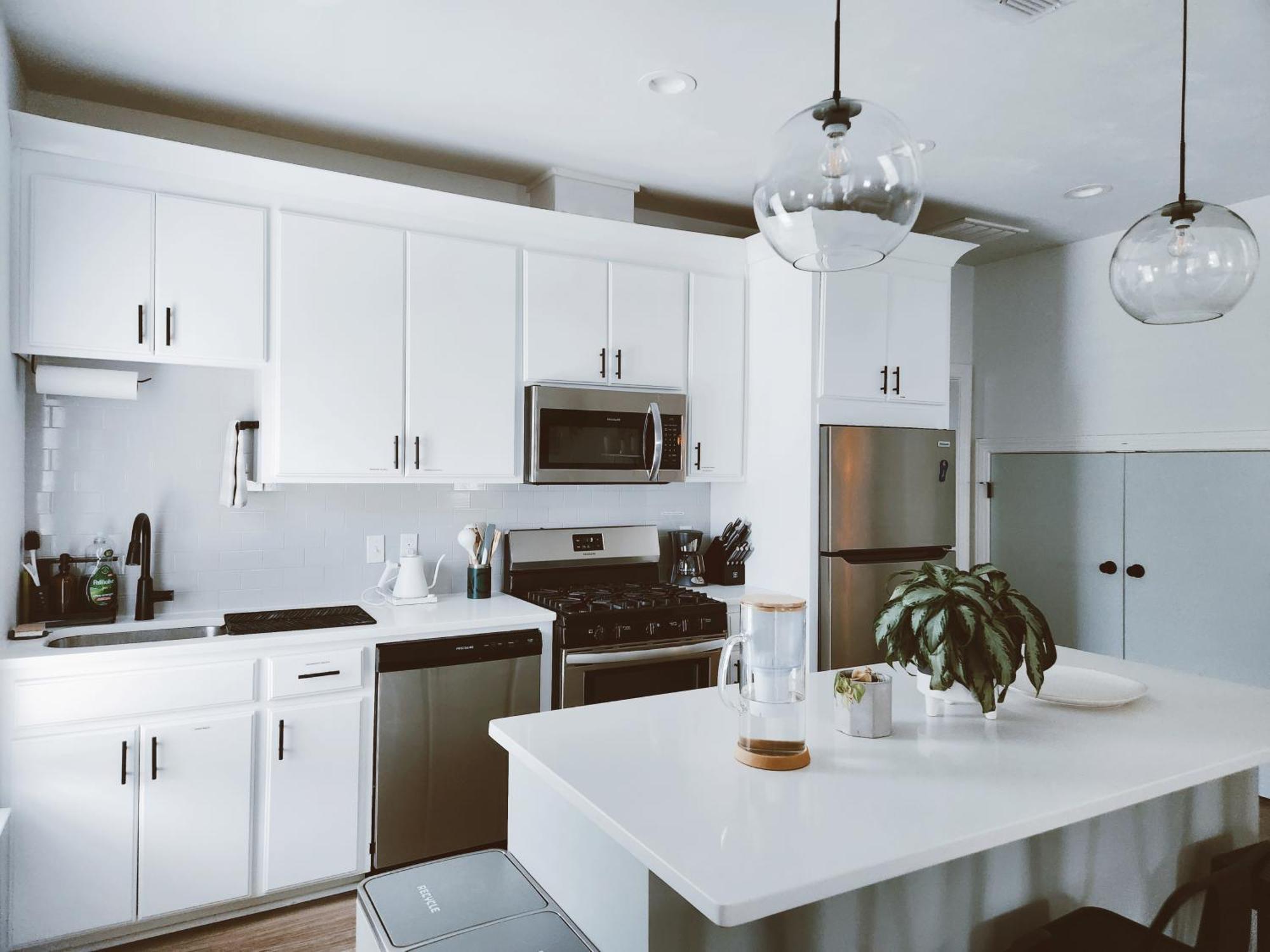 Lovely Modern 2/2: Bright, Minimal, And Comfy Holiday home *