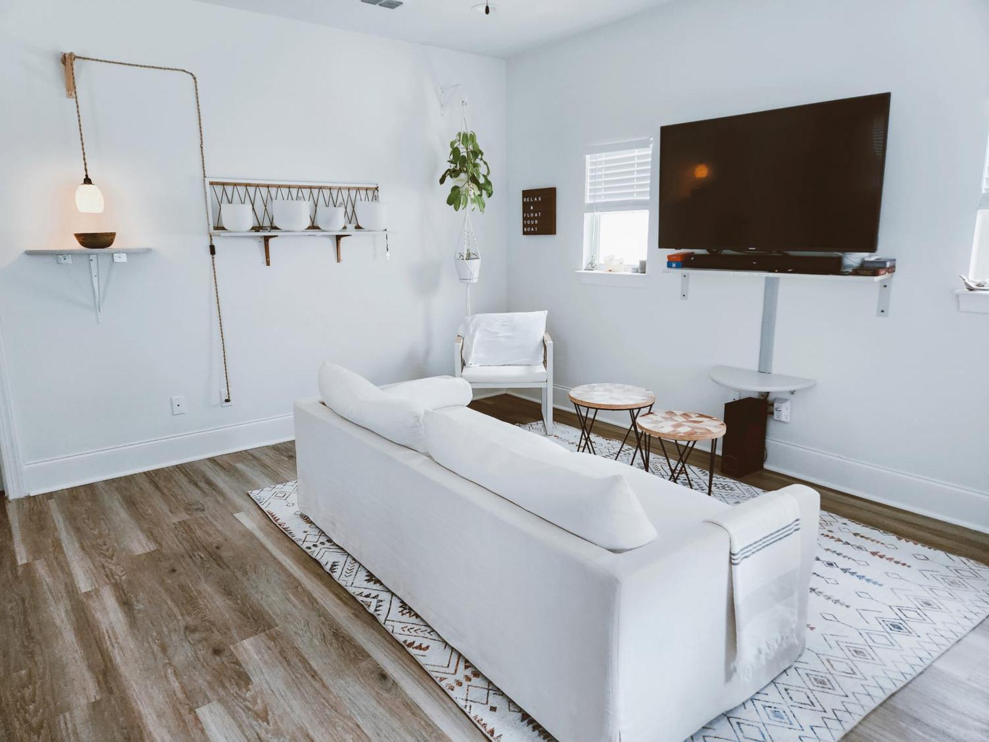 Lovely Modern 2/2: Bright, Minimal, And Comfy Holiday home Tallahassee