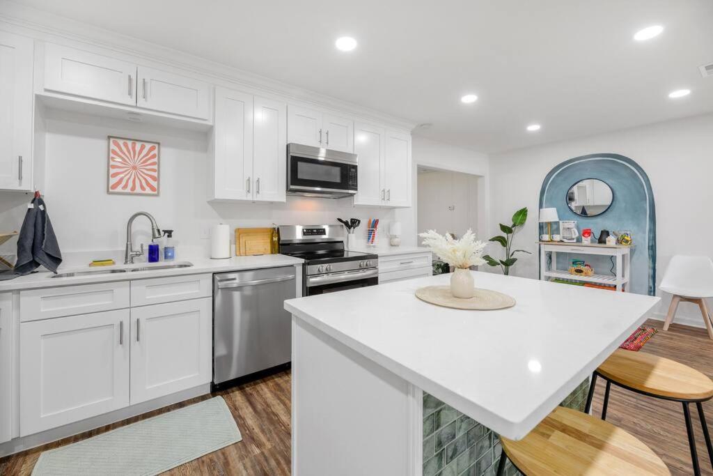 Tally's Sapphire Sleeps12 Near Fsu, Capitol, Golf Club With Game Room, Projector And Patio Tallahassee