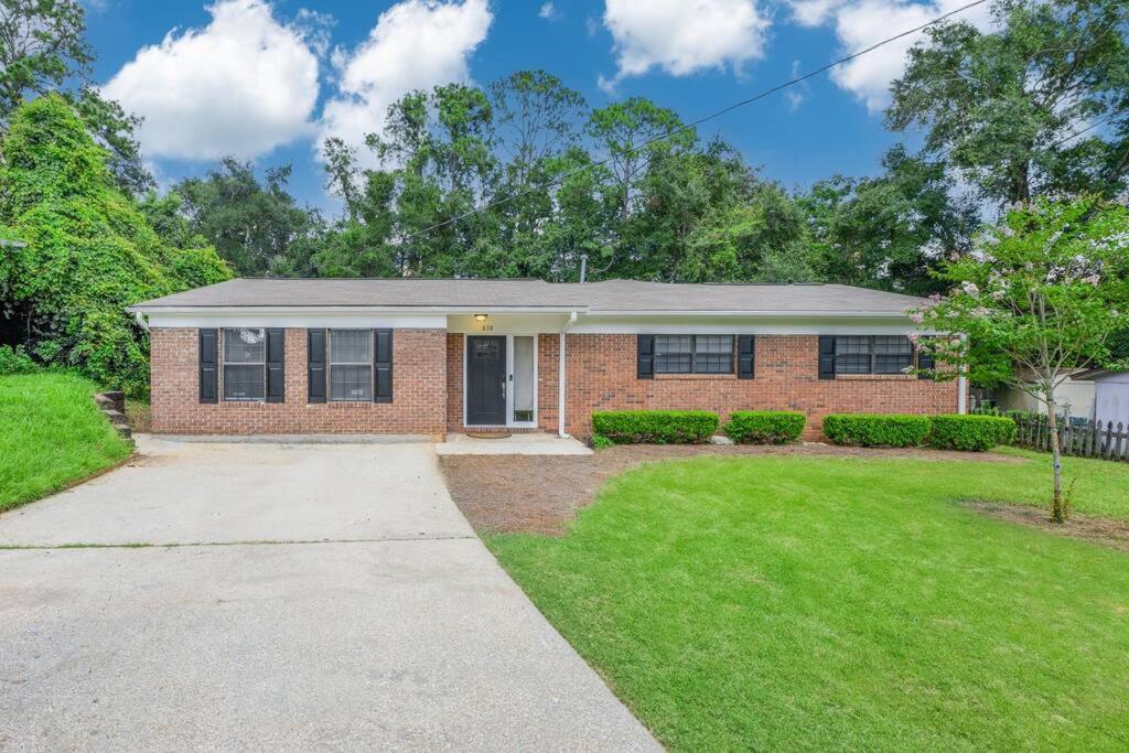Holiday home Tally's Sapphire Sleeps12 Near Fsu, Capitol, Golf Club With Game Room, Projector And Patio