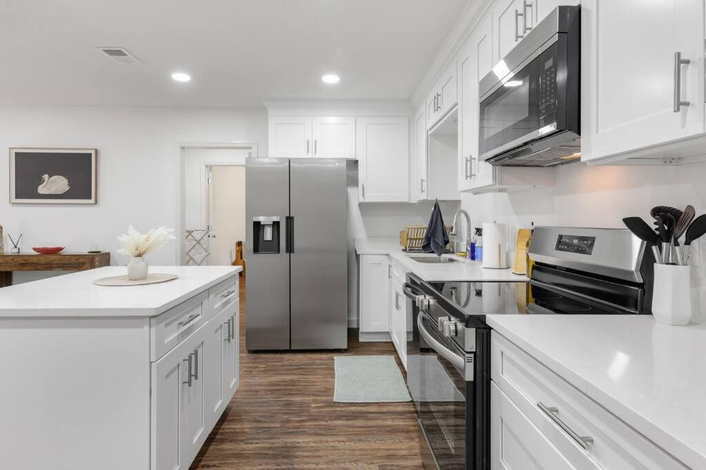 Tally's Sapphire Sleeps12 Near Fsu, Capitol, Golf Club With Game Room, Projector And Patio * Tallahassee
