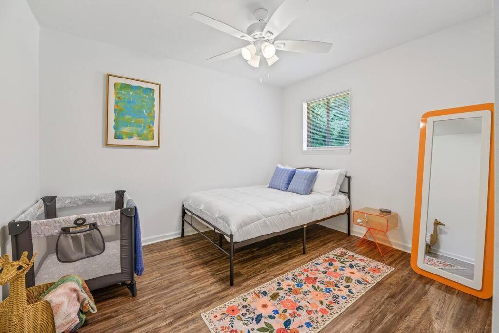 Tally's Sapphire Sleeps12 Near Fsu, Capitol, Golf Club With Game Room, Projector And Patio Holiday home