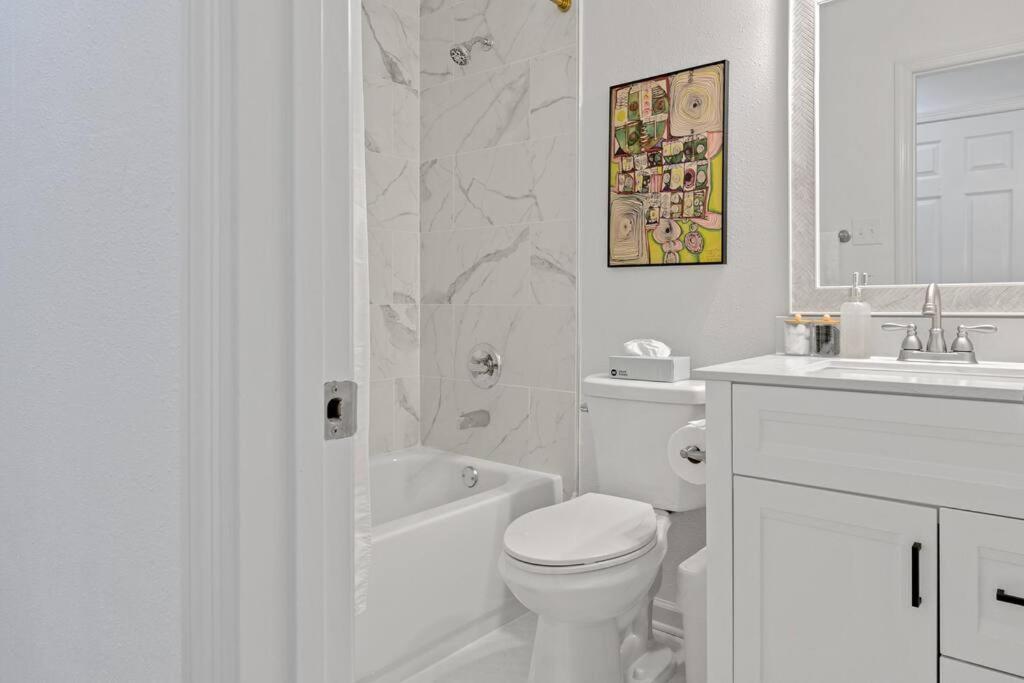 Tally's Sapphire Sleeps12 Near Fsu, Capitol, Golf Club With Game Room, Projector And Patio Holiday home *