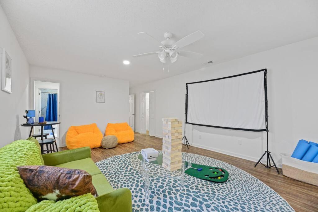 Tally's Sapphire Sleeps12 Near Fsu, Capitol, Golf Club With Game Room, Projector And Patio Holiday home Tallahassee