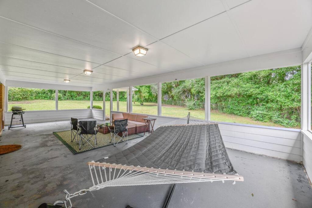 Tally's Sapphire Sleeps12 Near Fsu, Capitol, Golf Club With Game Room, Projector And Patio Tallahassee