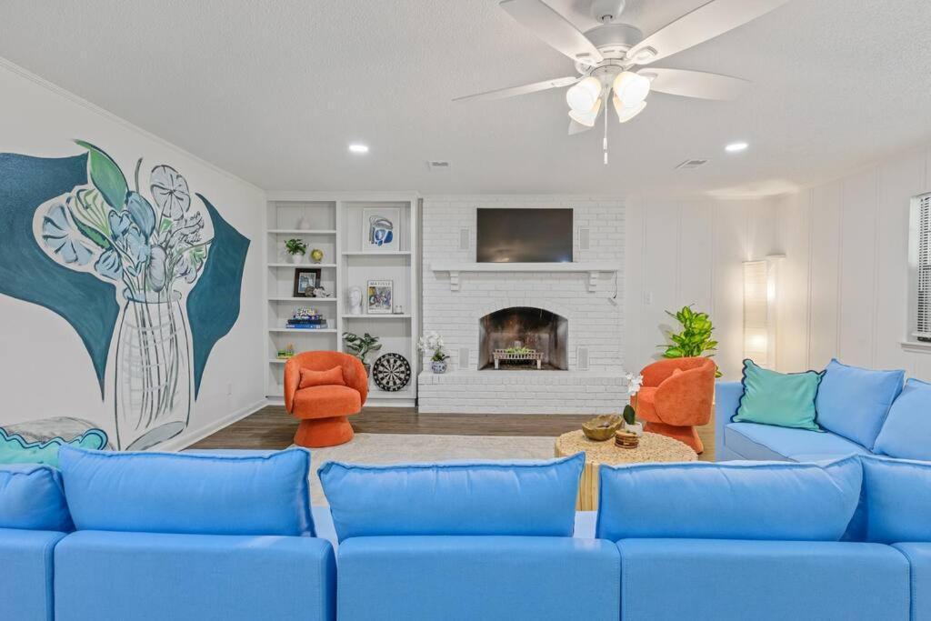 Tally's Sapphire Sleeps12 Near Fsu, Capitol, Golf Club With Game Room, Projector And Patio Holiday home Tallahassee