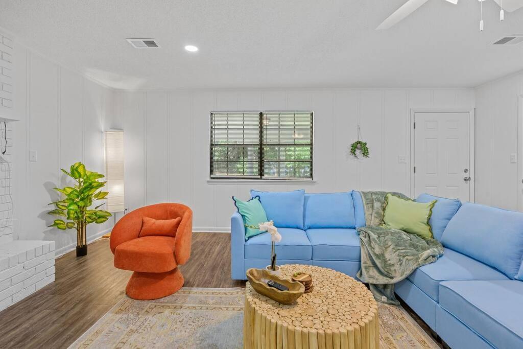 Tally's Sapphire Sleeps12 Near Fsu, Capitol, Golf Club With Game Room, Projector And Patio Holiday home