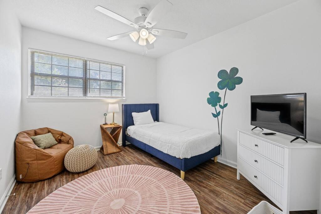 Tally's Sapphire Sleeps12 Near Fsu, Capitol, Golf Club With Game Room, Projector And Patio Tallahassee