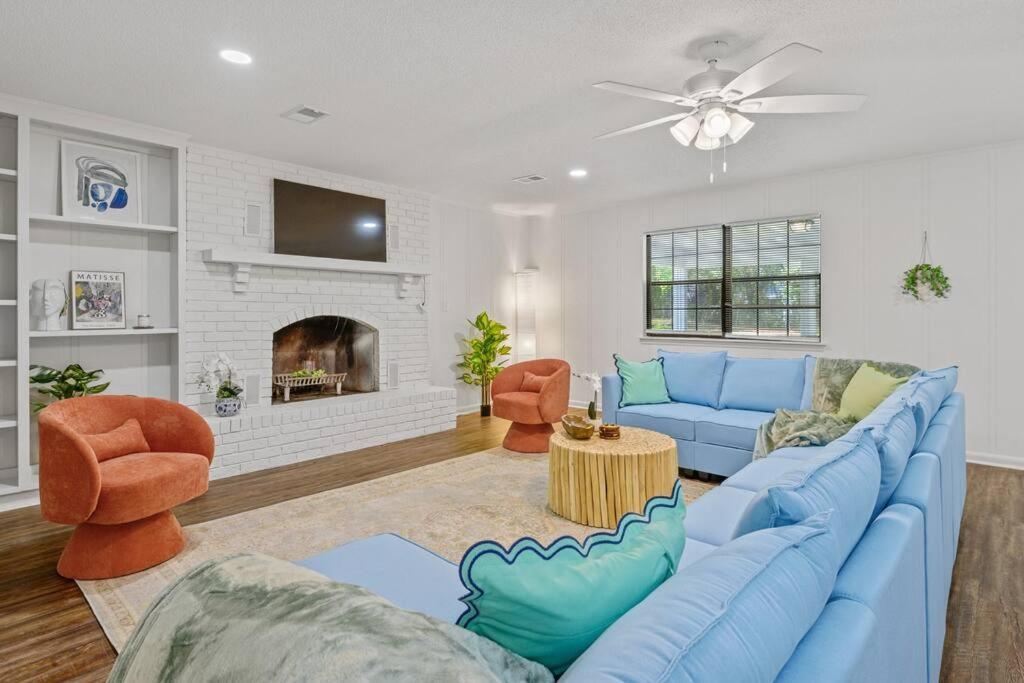 Tally's Sapphire Sleeps12 Near Fsu, Capitol, Golf Club With Game Room, Projector And Patio Holiday home Tallahassee