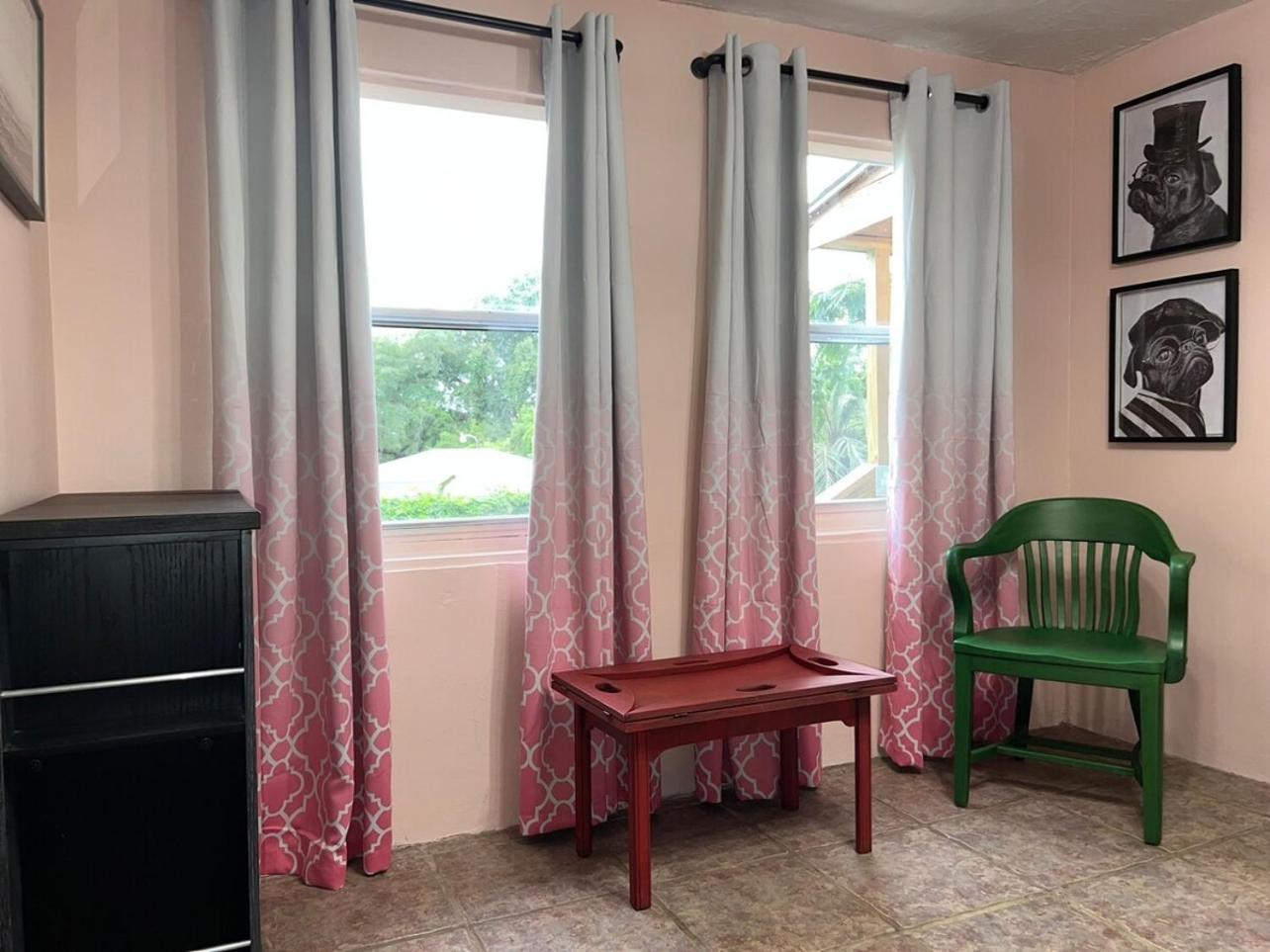 Holiday home Groups-1 Mi To Stadium-dog Friendly-fence Yrd *