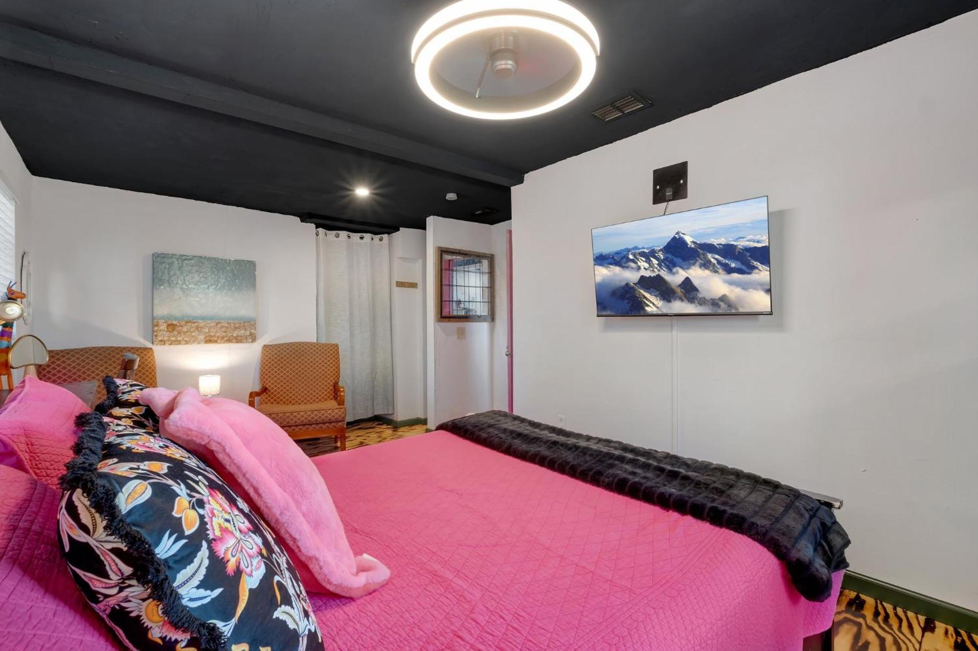 Groups-1 Mi To Stadium-dog Friendly-fence Yrd Holiday home