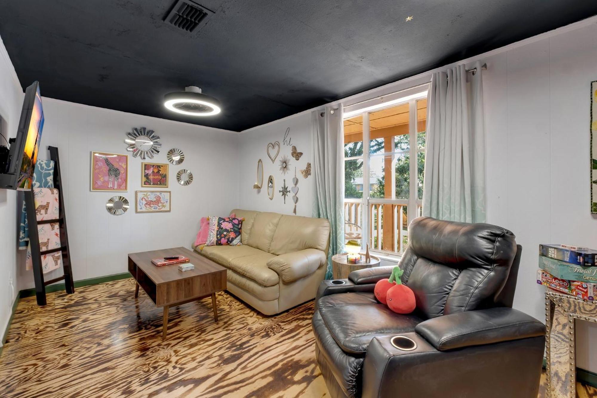 Groups-1 Mi To Stadium-dog Friendly-fence Yrd Holiday home *
